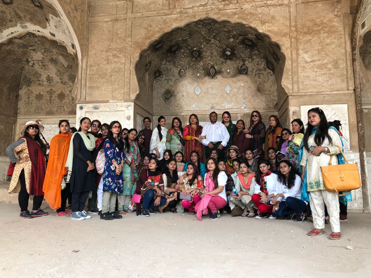 Group Photos during Lahore sightseeing Tours Group Photos during Lahore sightseeing Tours Packages