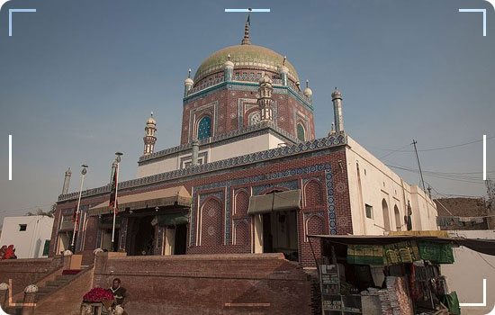 10 Famous Shrines of Pakistan- Religious Tourism in Pakistan 10 Famous Shrines of Pakistan: Shah Shams Tabriz, Multan
