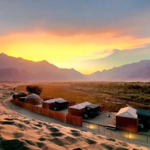 Honeymoon Resorts in Pakistan To Spend A Perfect Time Together 15 Top honeymoon places in Pakistan that offer amazing atmosphere and extraordinary service: Glamp Pakistan Katpana Desert