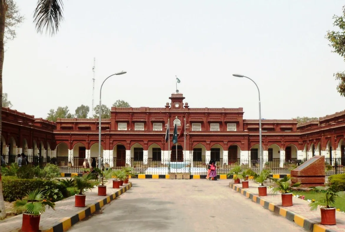 Tourist Places in Faisalabad To Visit – Lyallpur Places 5 Top Places in Faisalabad to visit: A Comprehensive Guide - Pakistan Tour and Travel